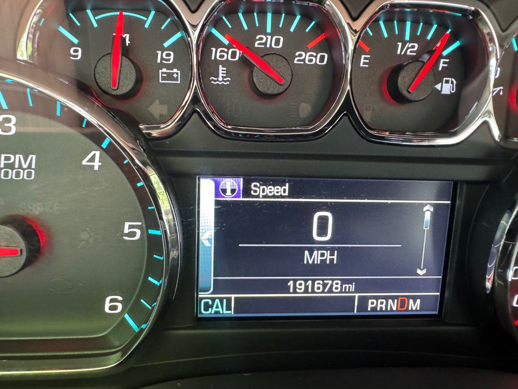 2015 Chevrolet Suburban Image 17