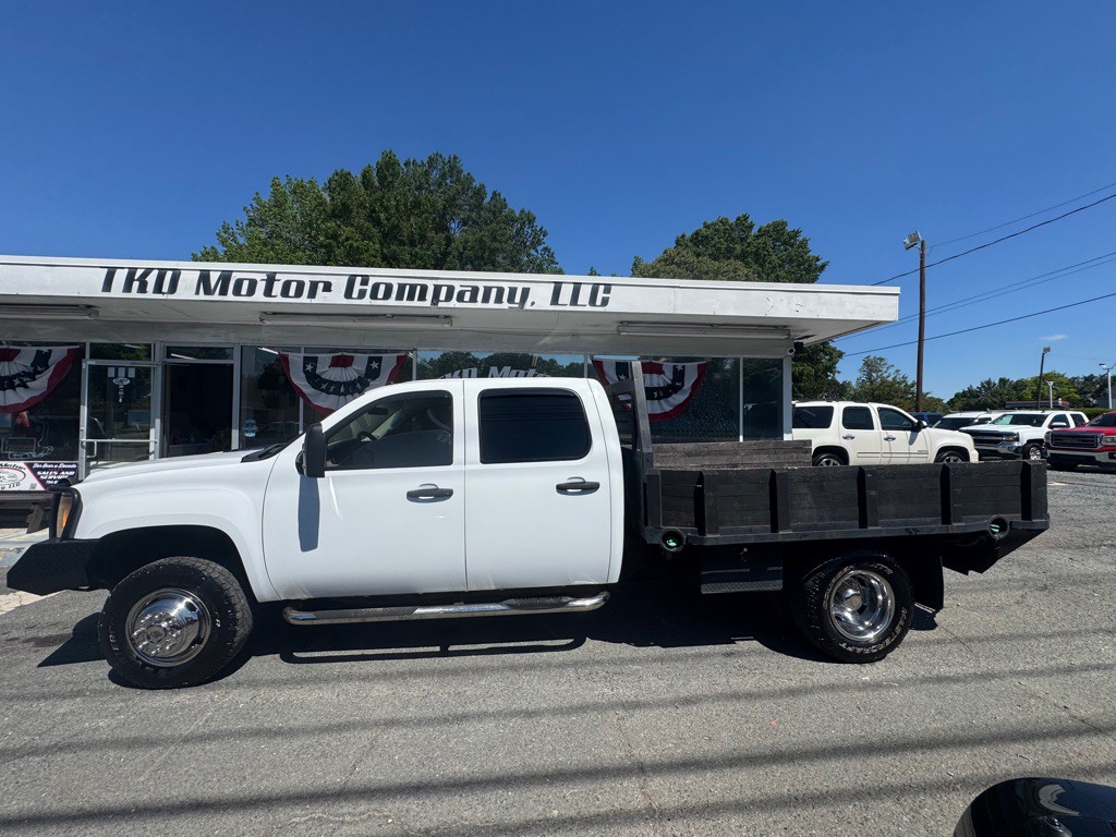 2011 GMC Sierra Image 2