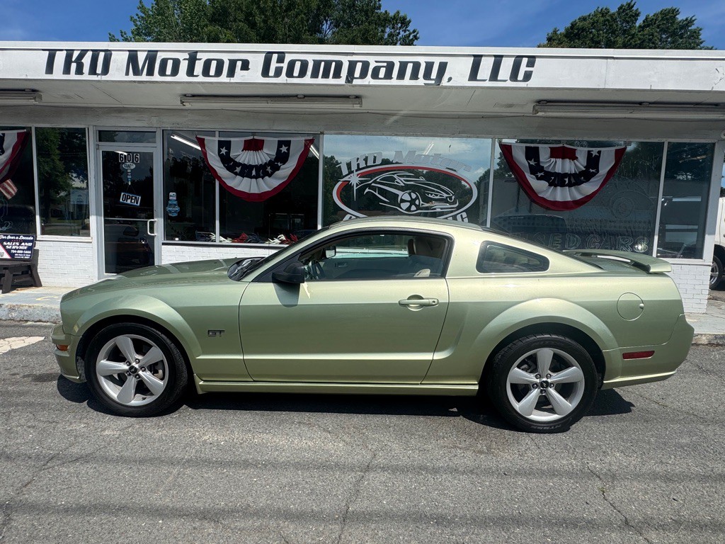 2005 Ford Mustang Image 2