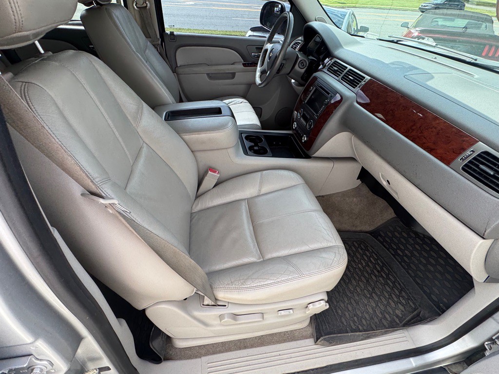 2011 Chevrolet Tahoe Image 12
