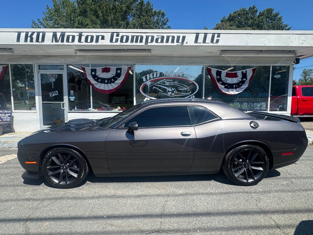 2021 Dodge Challenger Image 2