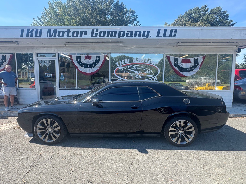 2013 Dodge Challenger Image 2