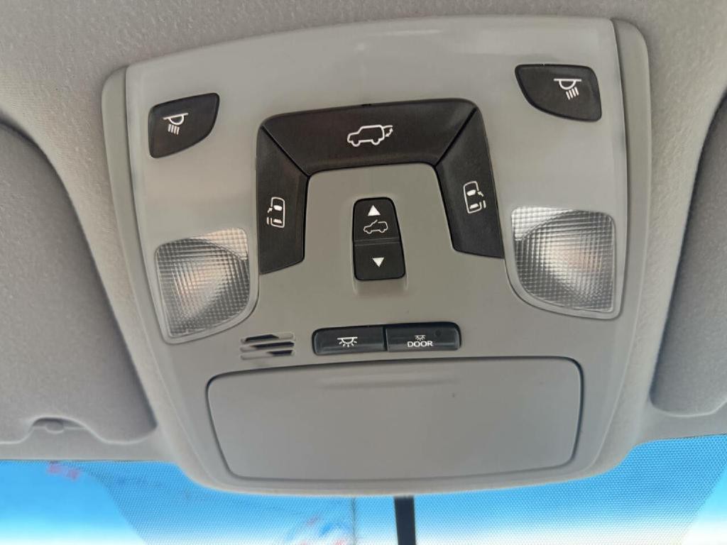 2011 Toyota Sienna Image 5