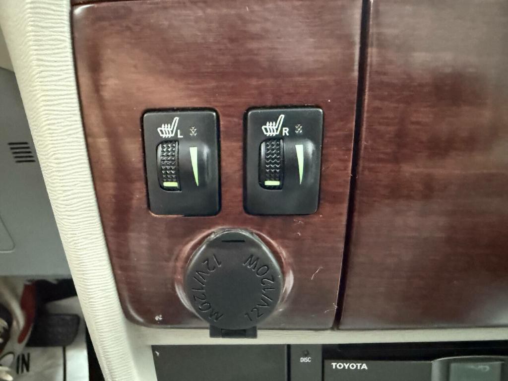 2011 Toyota Sienna Image 6