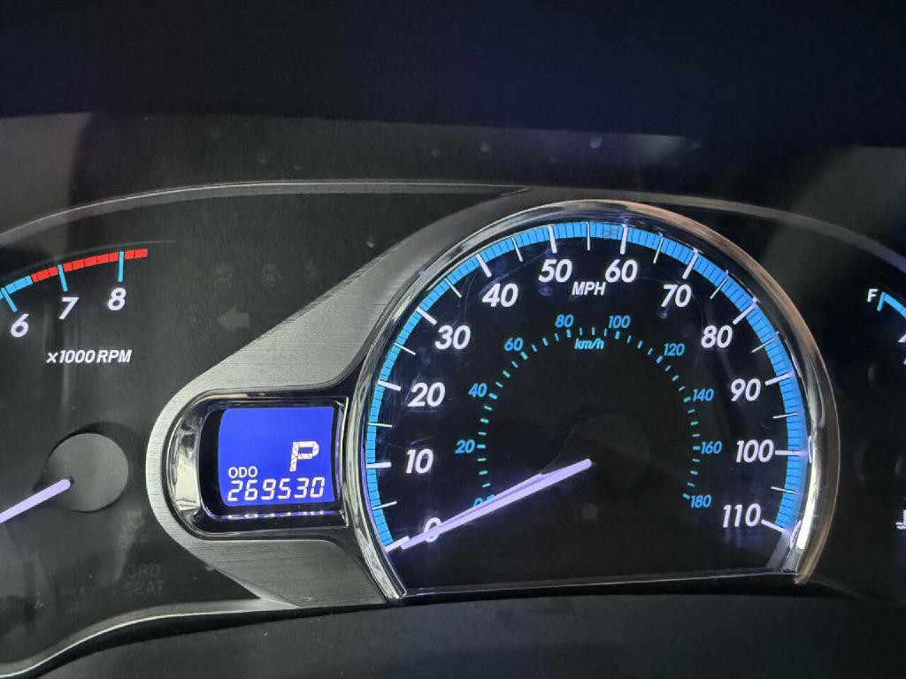2011 Toyota Sienna Image 9