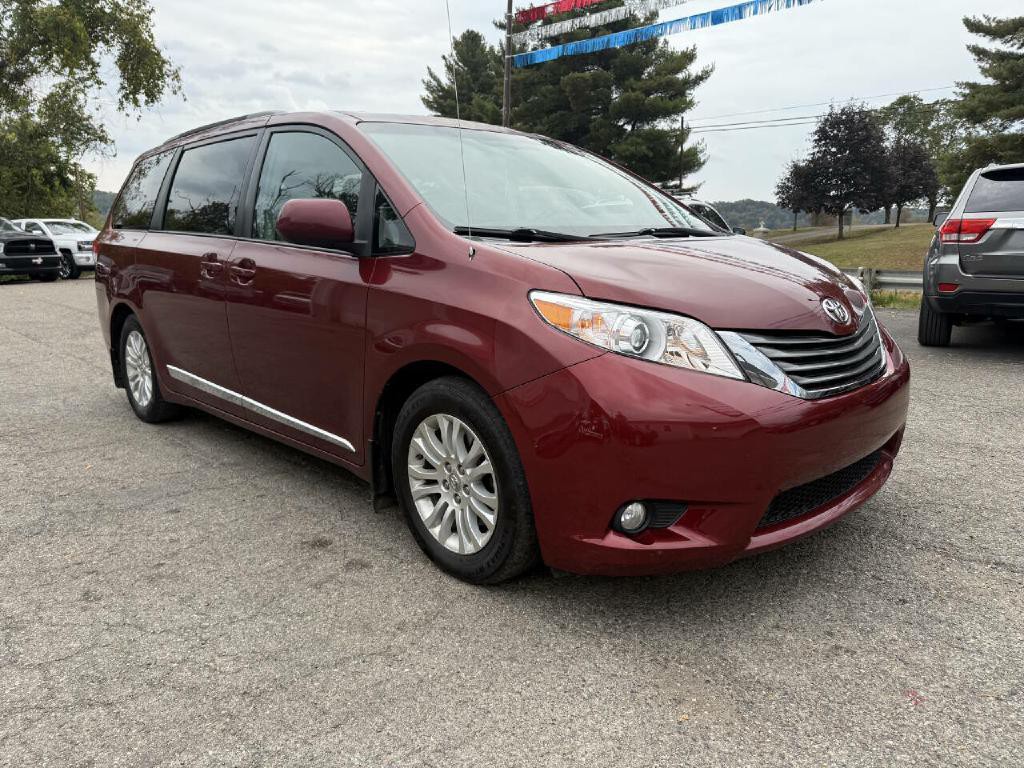 2011 Toyota Sienna Image 23