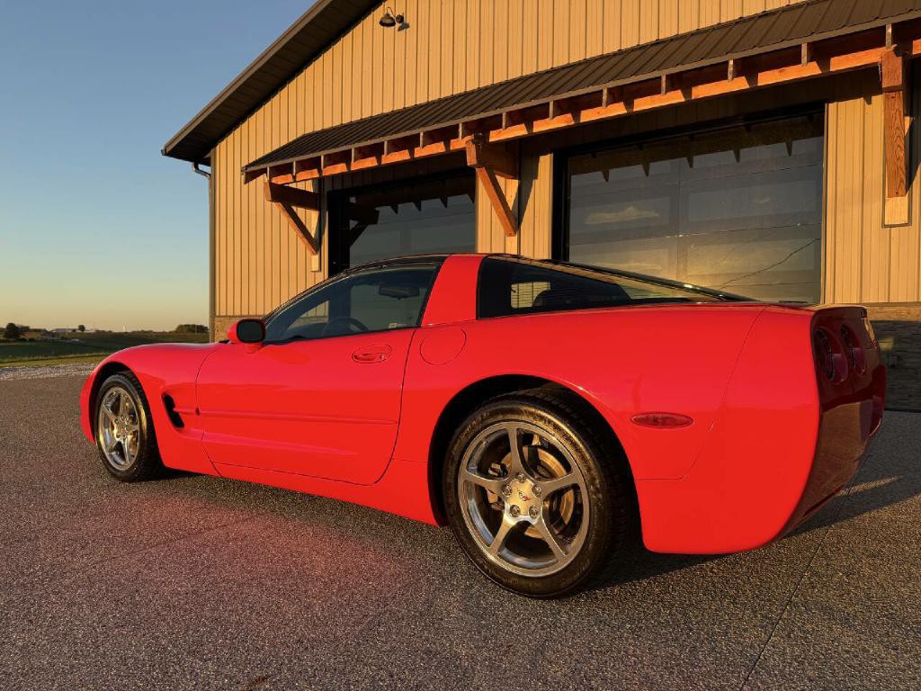 2002 Chevrolet Corvette Image 3