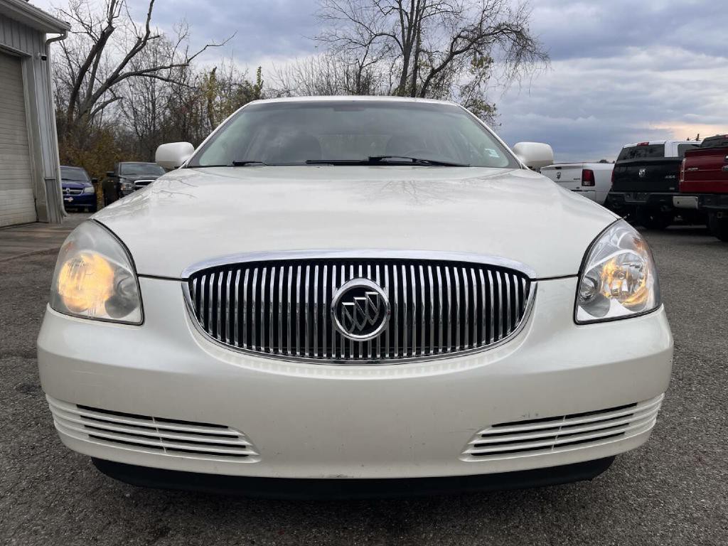 2009 Buick Lucerne Image 2