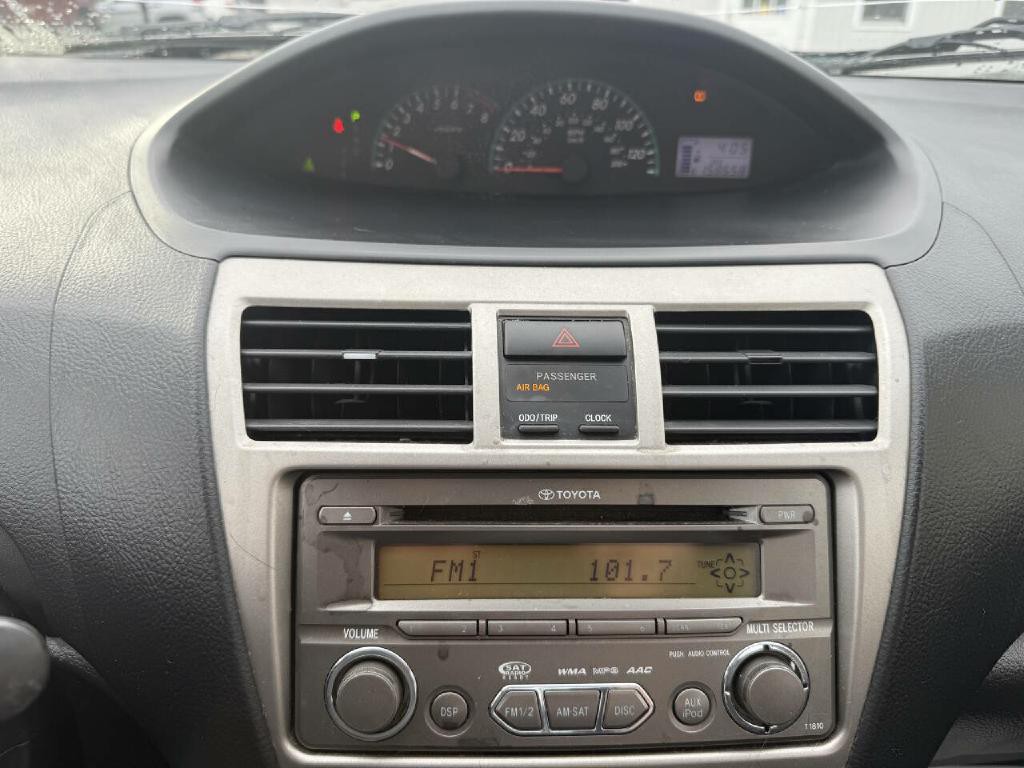 2012 Toyota Yaris Image 14