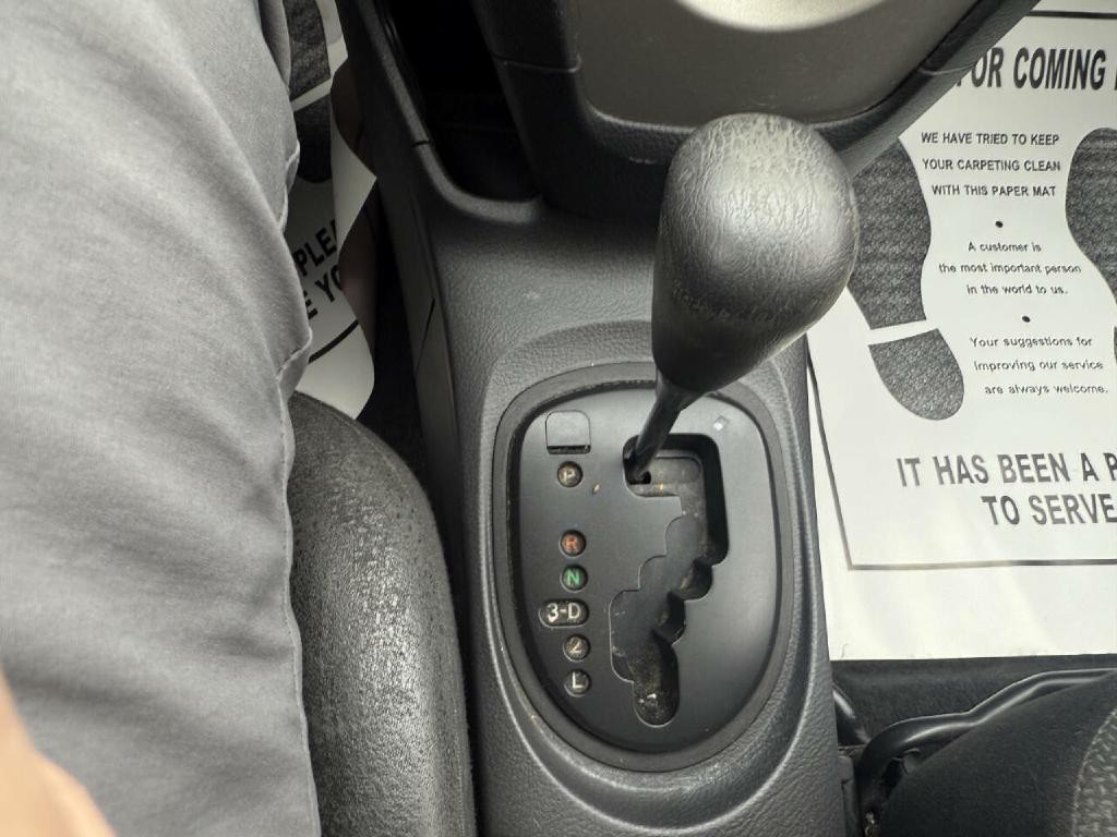 2012 Toyota Yaris Image 16