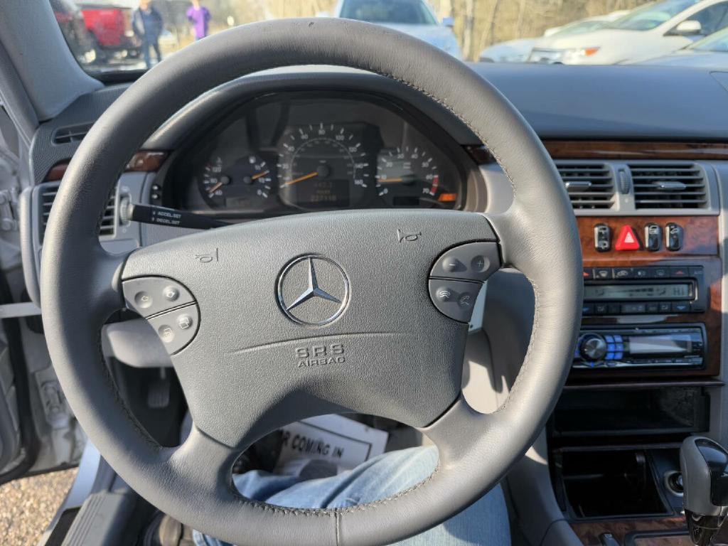 2002 Mercedes-Benz E-Class Image 9