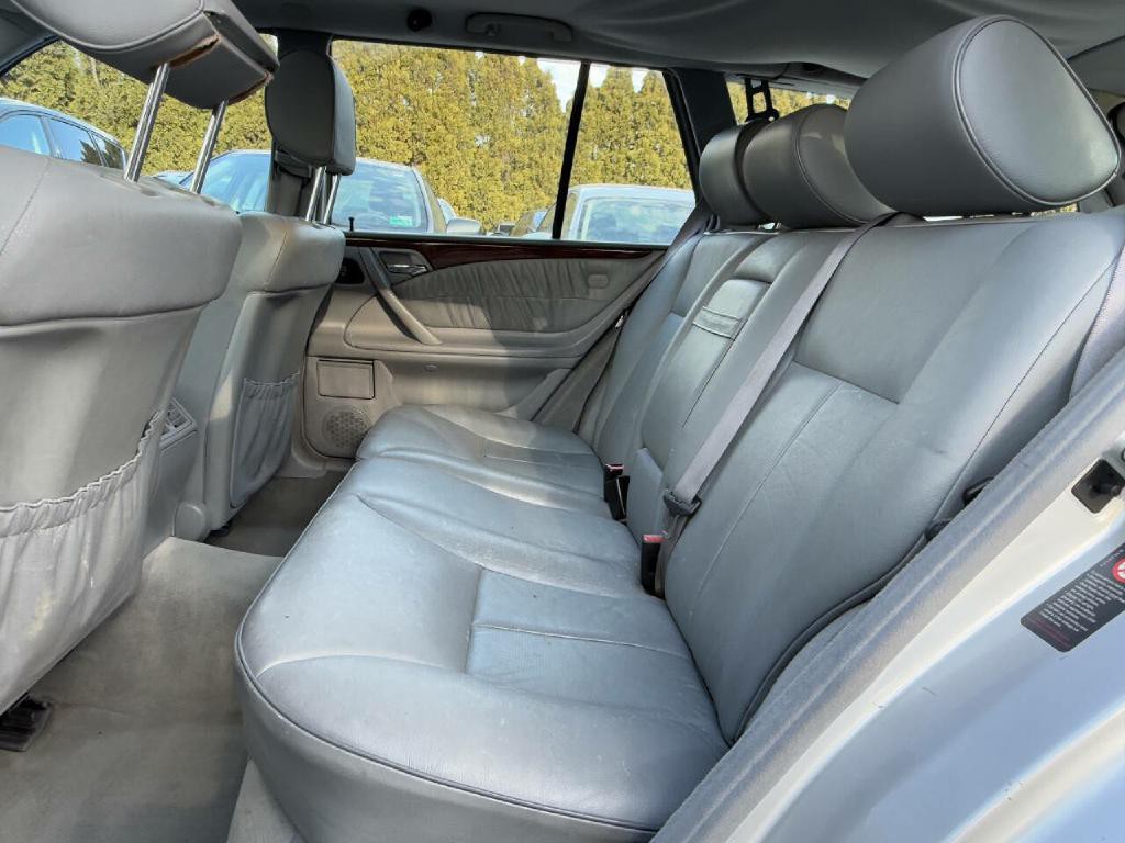 2002 Mercedes-Benz E-Class Image 12