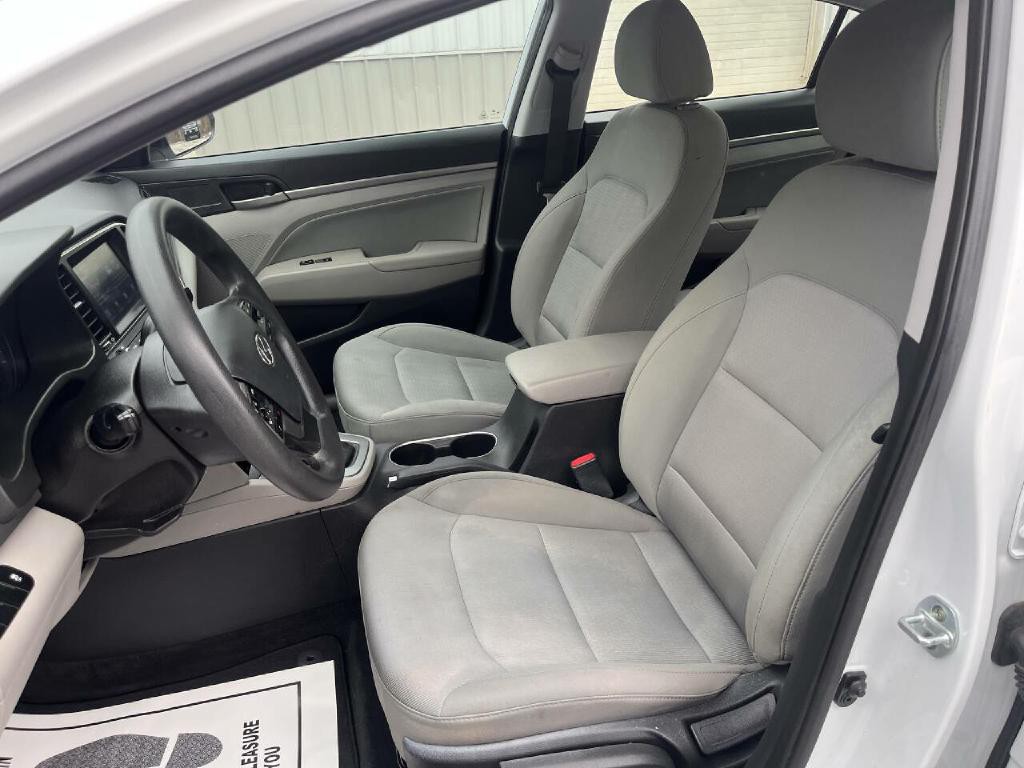 2017 Hyundai Elantra Image 13