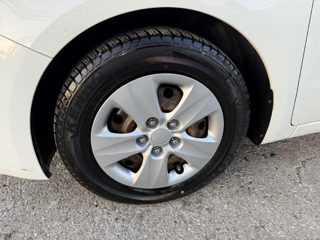 2017 Kia Forte Image 9