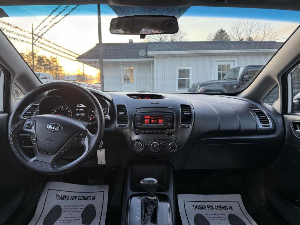 2017 Kia Forte Image 12