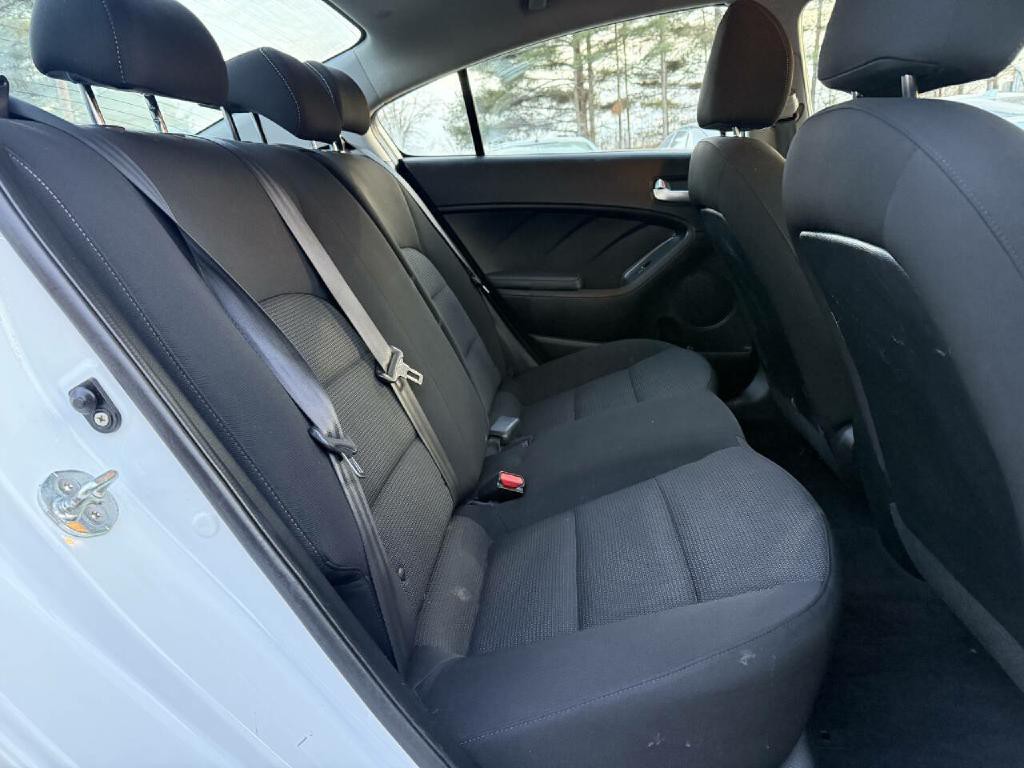 2017 Kia Forte Image 14