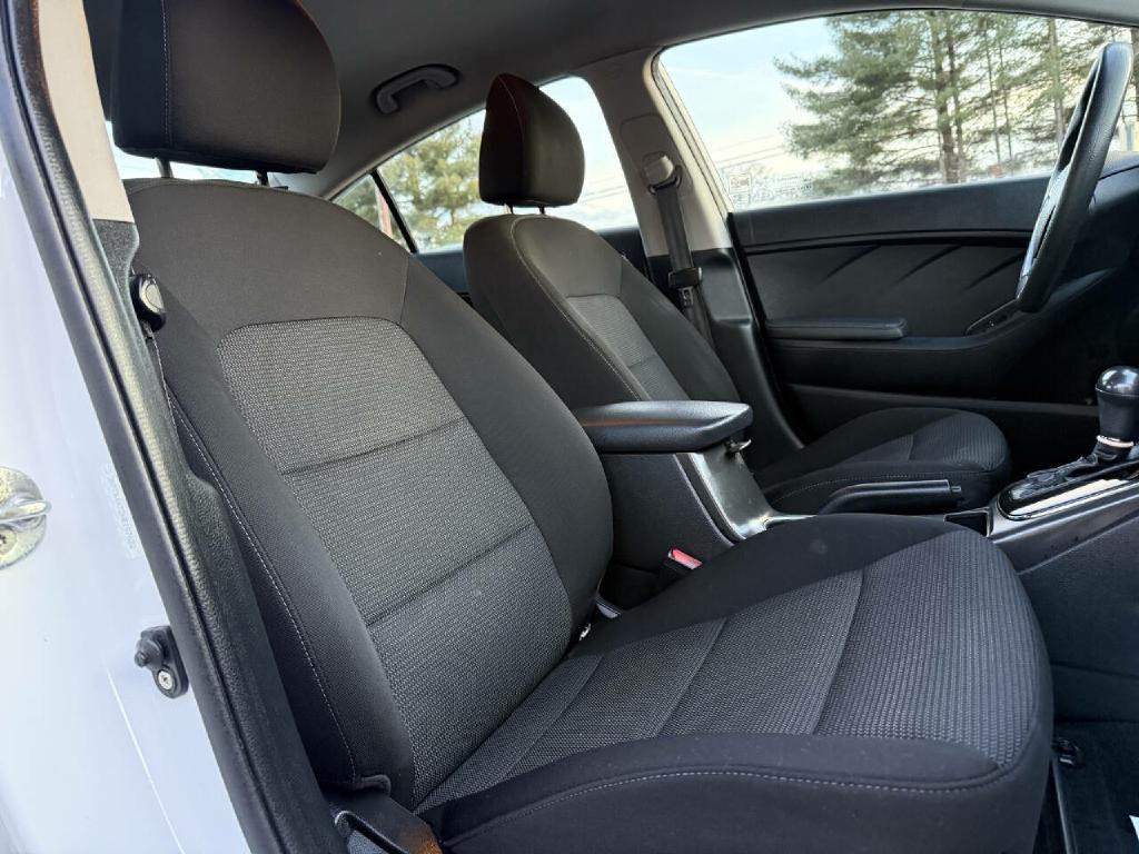 2017 Kia Forte Image 15