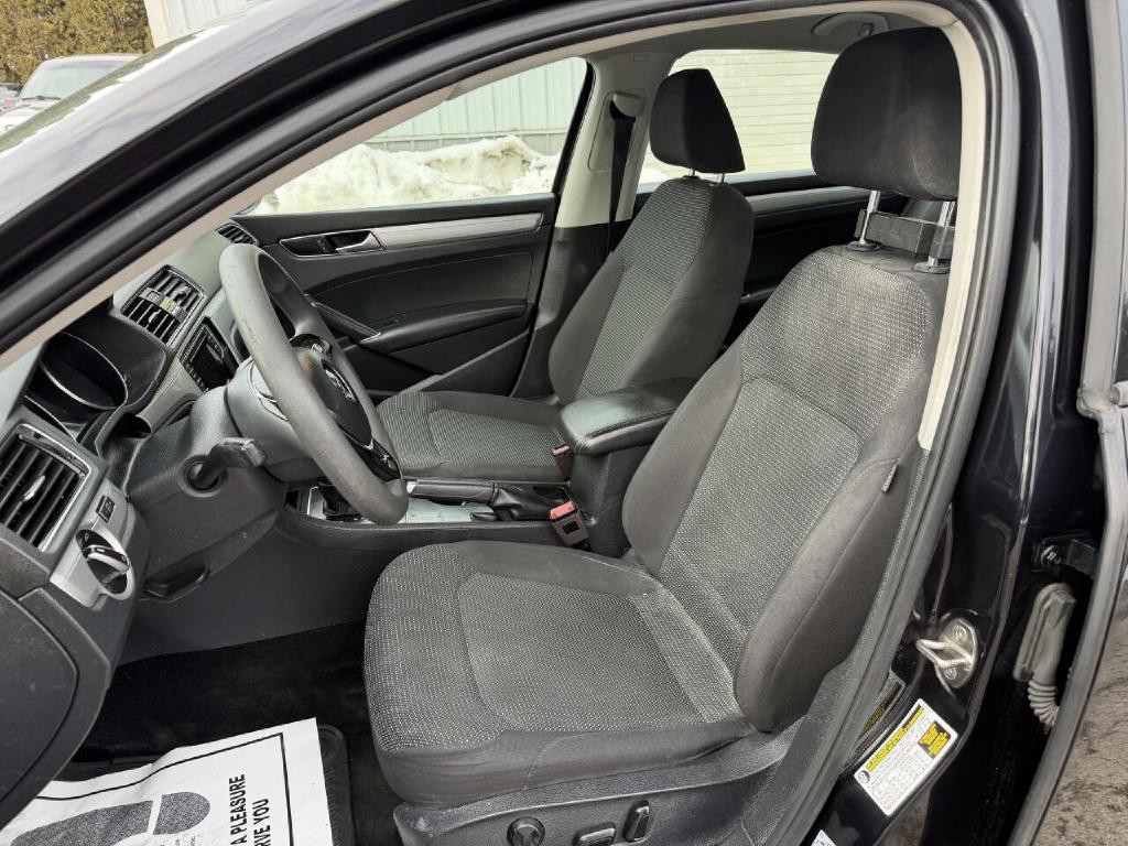 2018 Volkswagen Passat Image 11