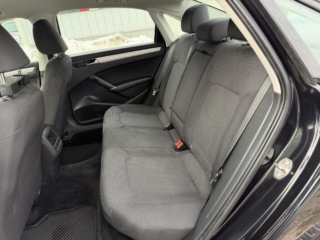 2018 Volkswagen Passat Image 12