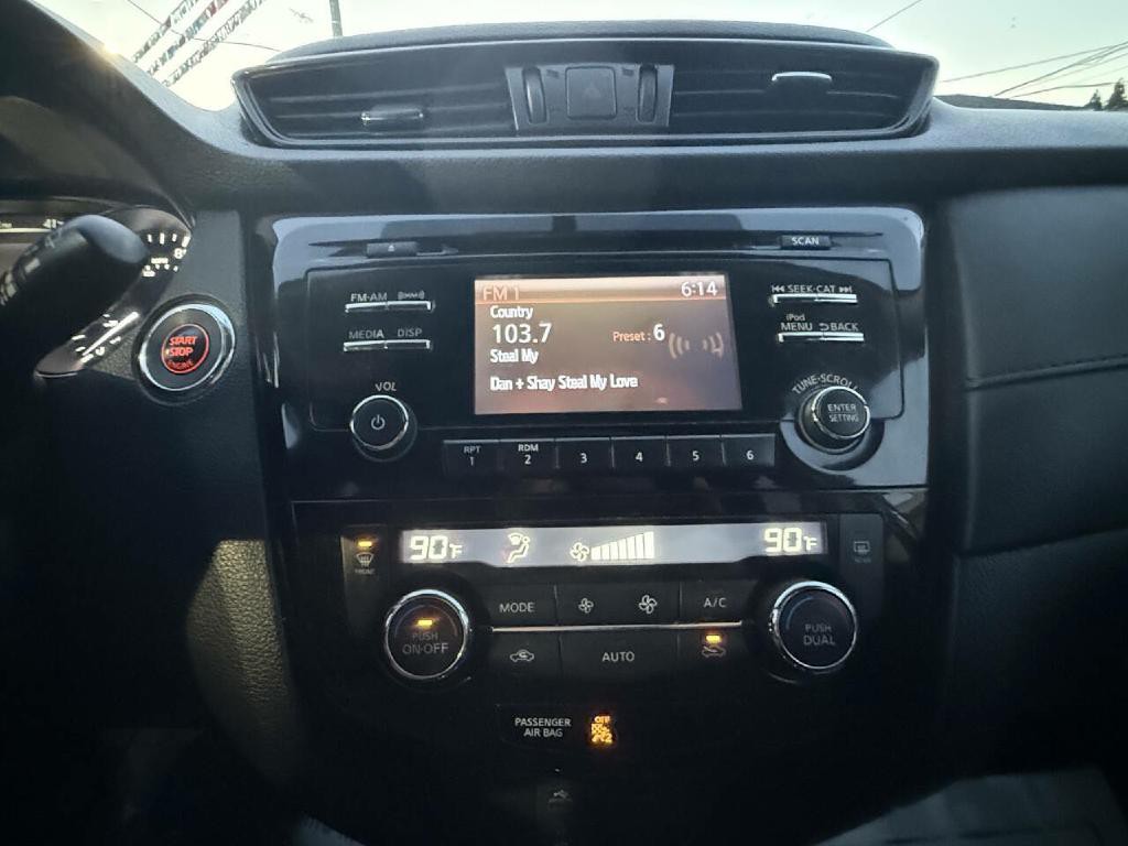 2017 Nissan Rogue Image 16