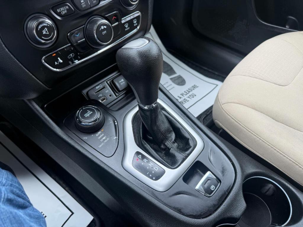 2015 Jeep Cherokee Image 17