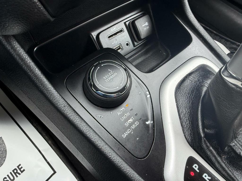 2015 Jeep Cherokee Image 18