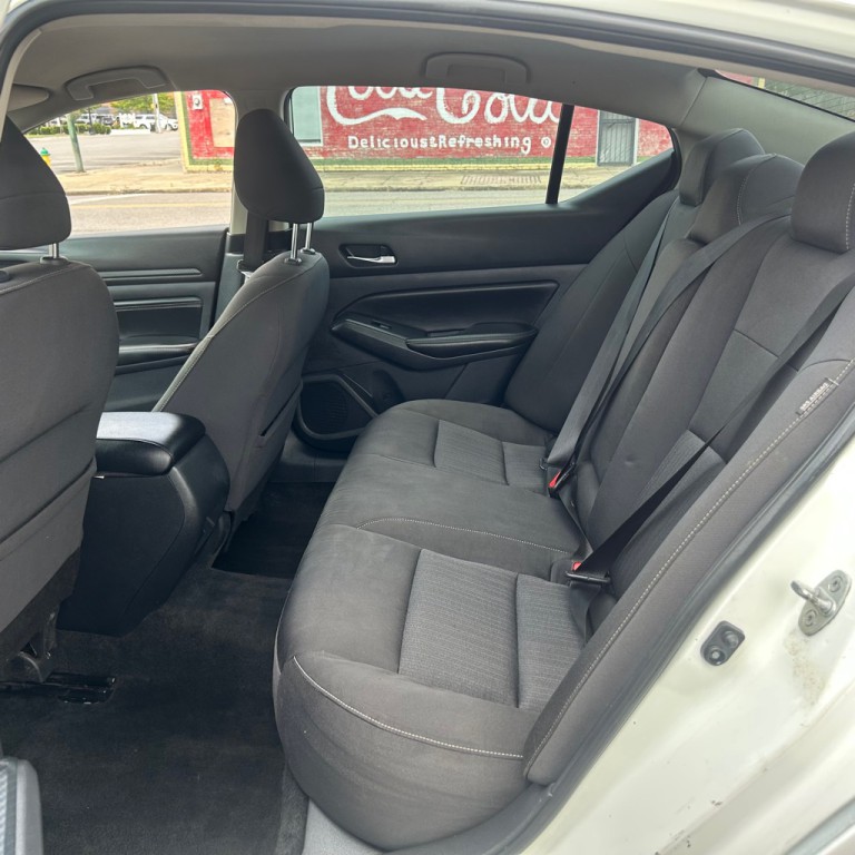 2019 Nissan Altima Image 16