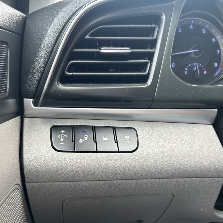 2019 Hyundai Elantra Image 7