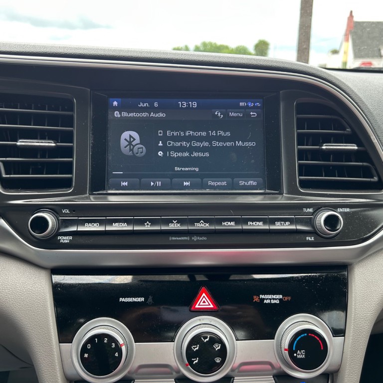 2019 Hyundai Elantra Image 10