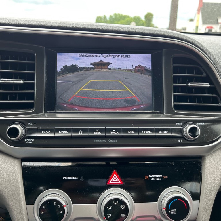 2019 Hyundai Elantra Image 12