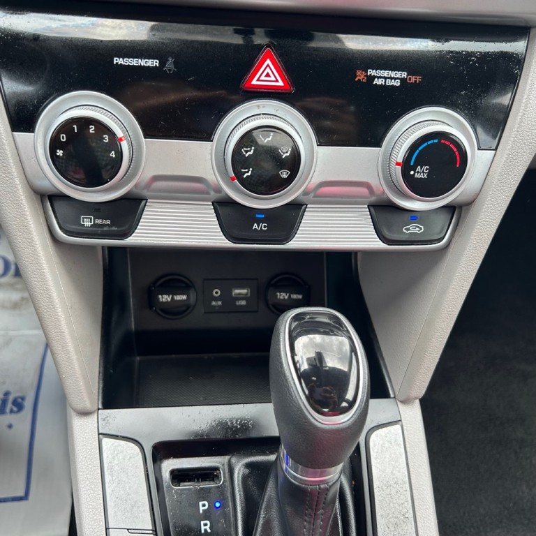 2019 Hyundai Elantra Image 14