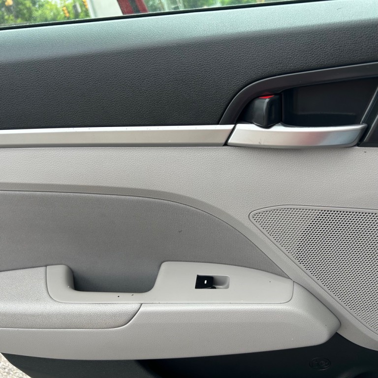 2019 Hyundai Elantra Image 17