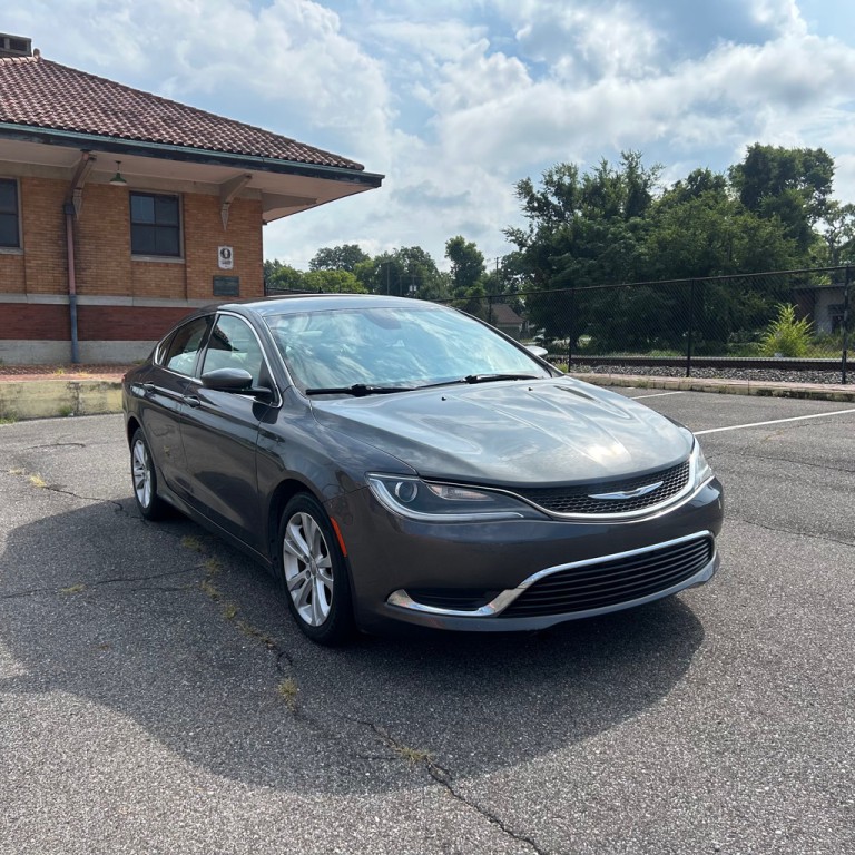2015 Chrysler 200 Image 3