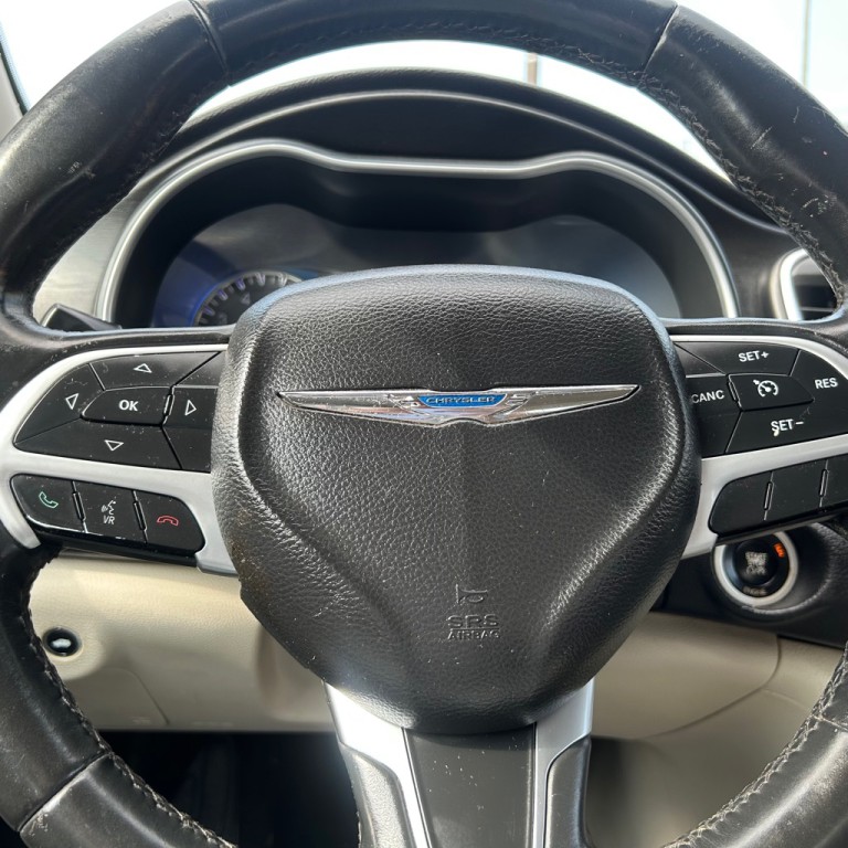 2015 Chrysler 200 Image 11