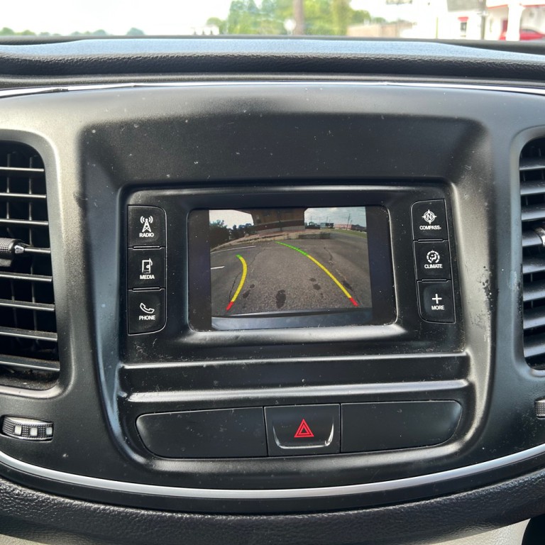 2015 Chrysler 200 Image 13