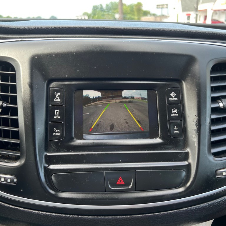 2015 Chrysler 200 Image 14