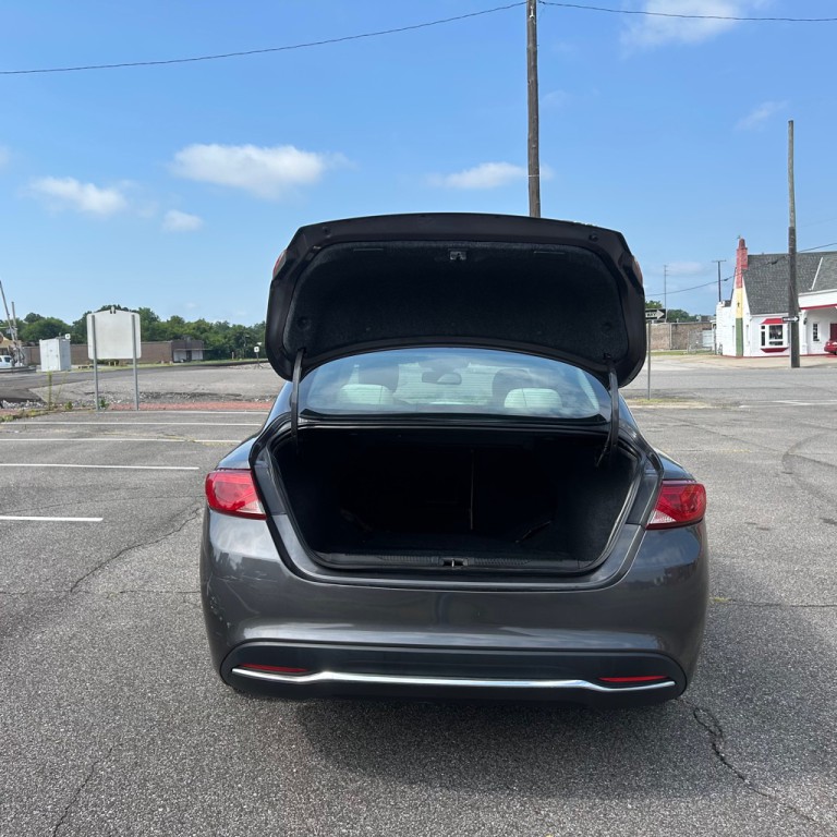 2015 Chrysler 200 Image 19