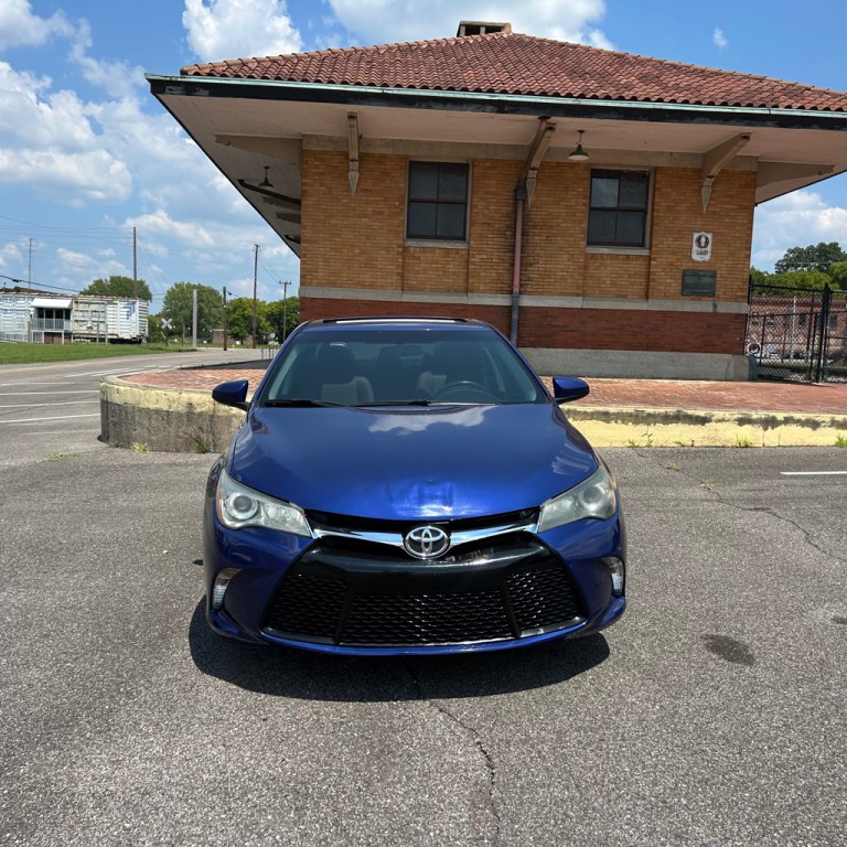 2016 Toyota Camry Image 2