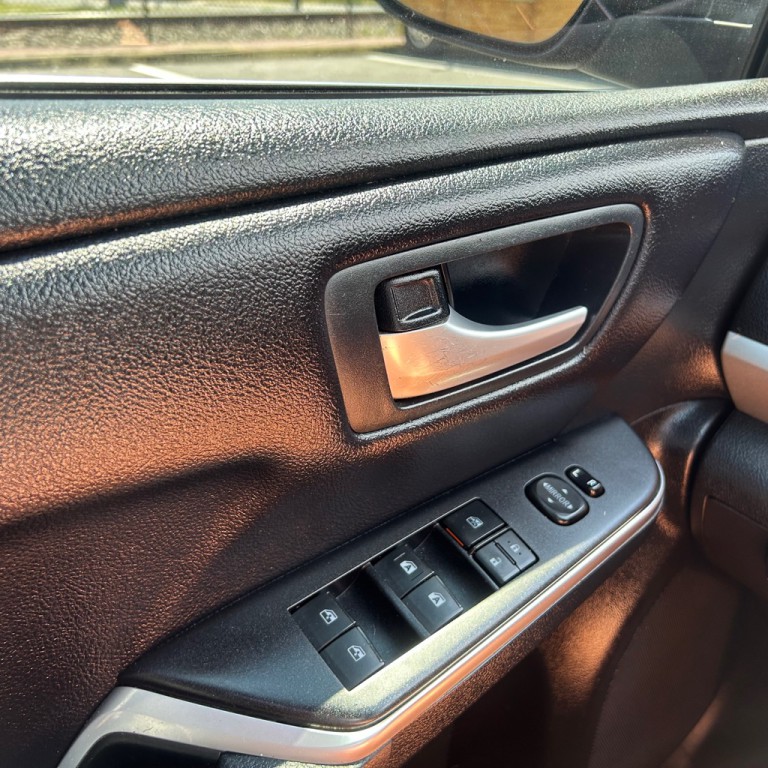 2016 Toyota Camry Image 6