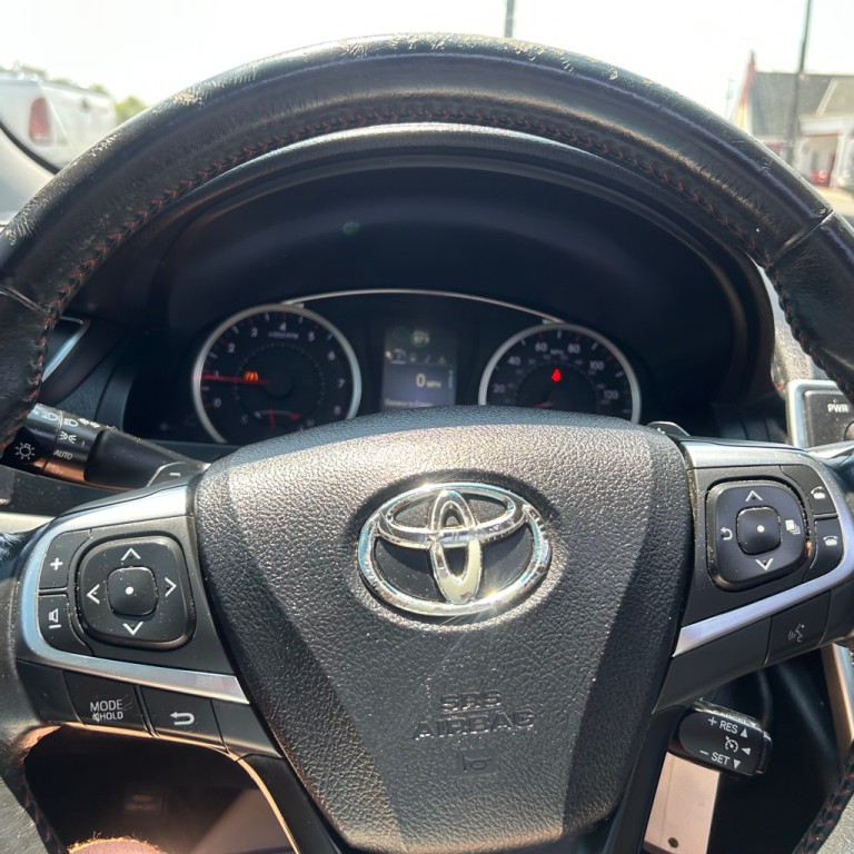 2016 Toyota Camry Image 8
