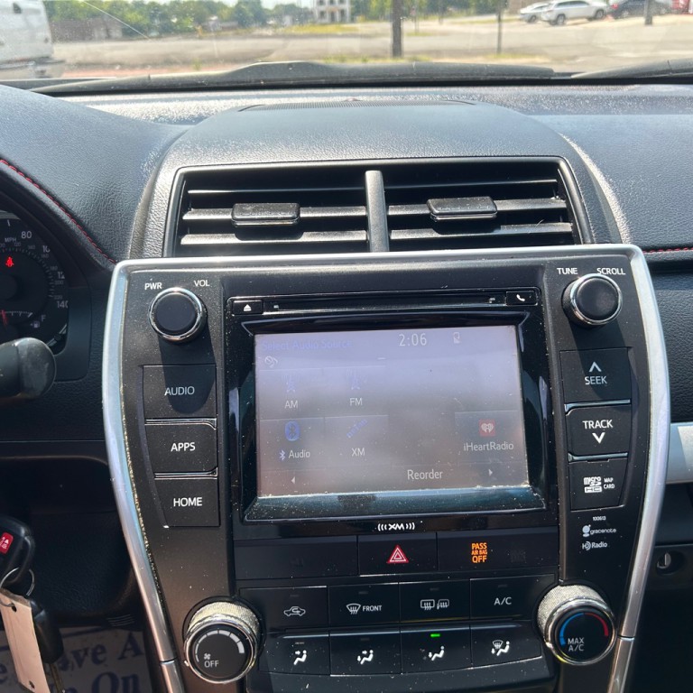 2016 Toyota Camry Image 9