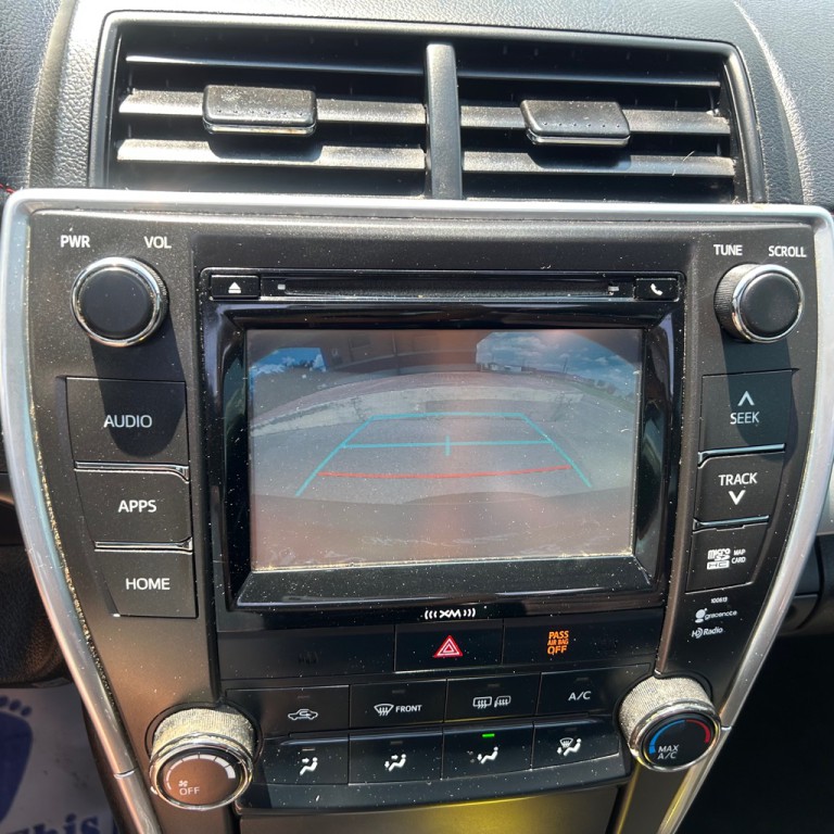 2016 Toyota Camry Image 10