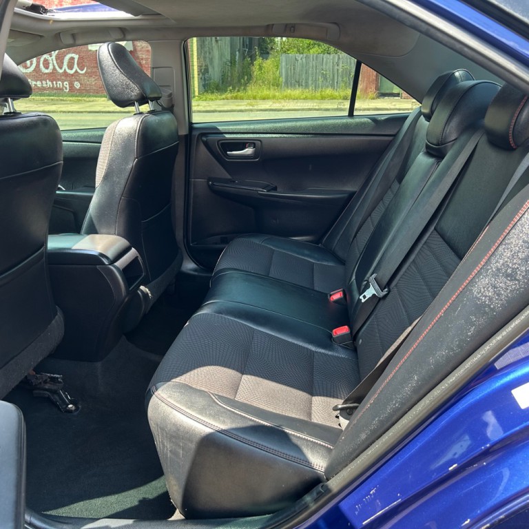 2016 Toyota Camry Image 12