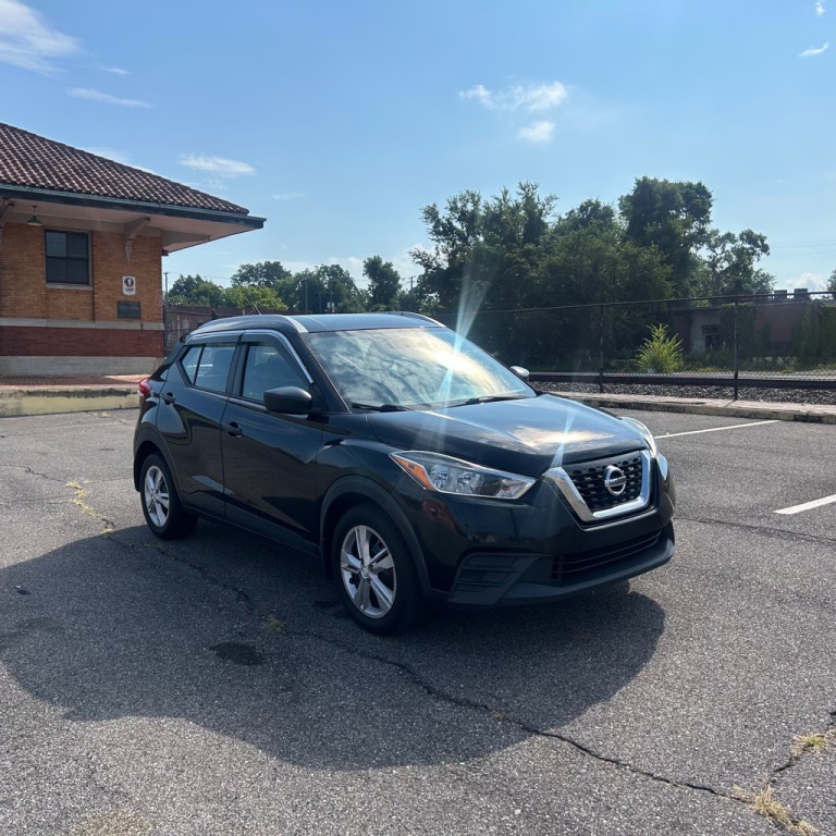 2019 Nissan Kicks Image 1