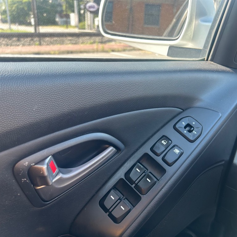 2012 Hyundai Tucson Image 7