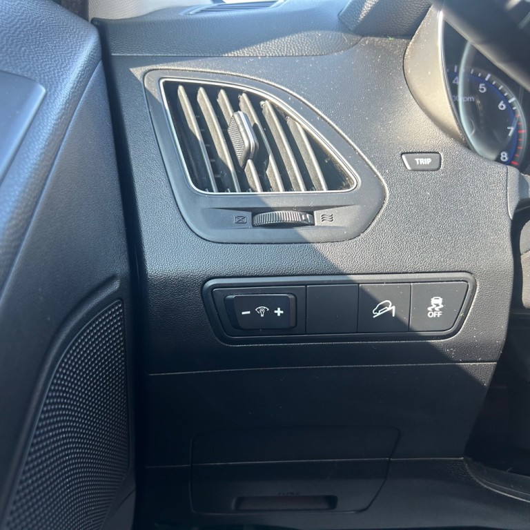 2012 Hyundai Tucson Image 8