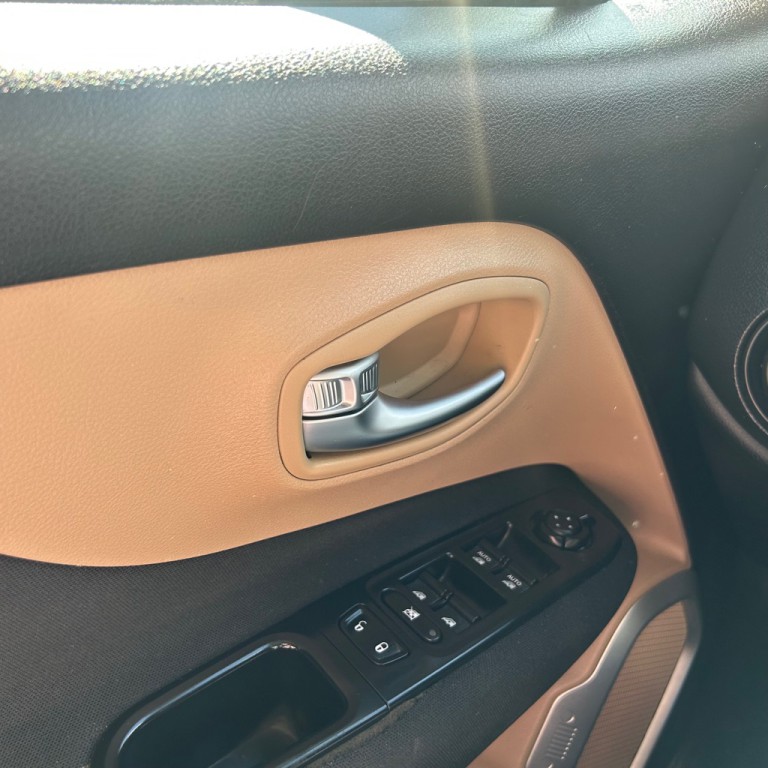 2015 Jeep Renegade Image 6