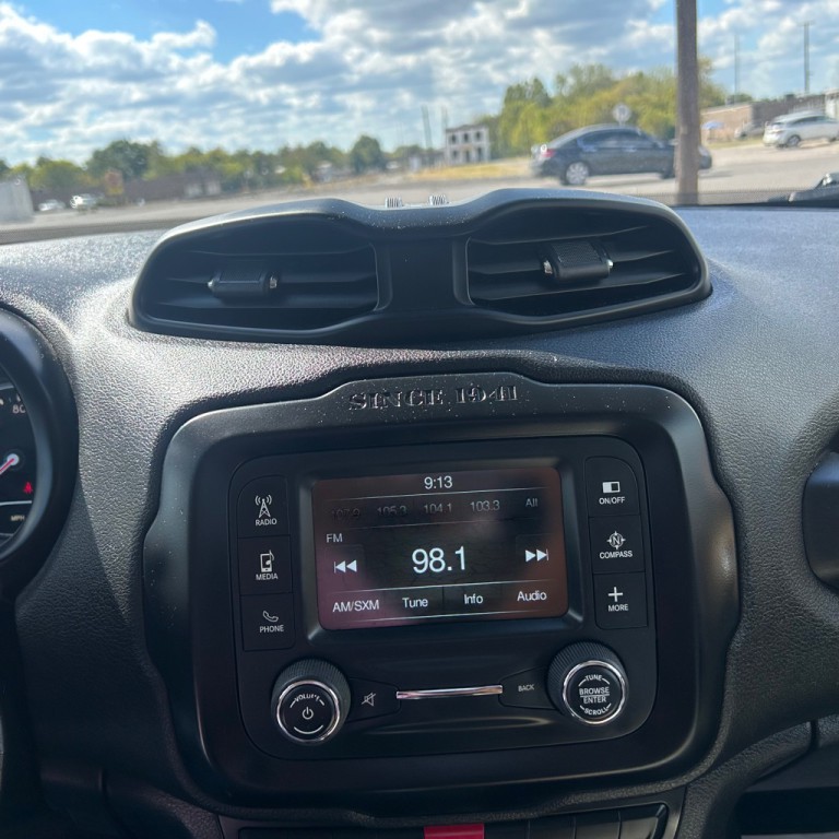 2015 Jeep Renegade Image 9