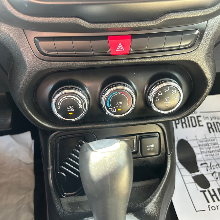 2015 Jeep Renegade Image 10