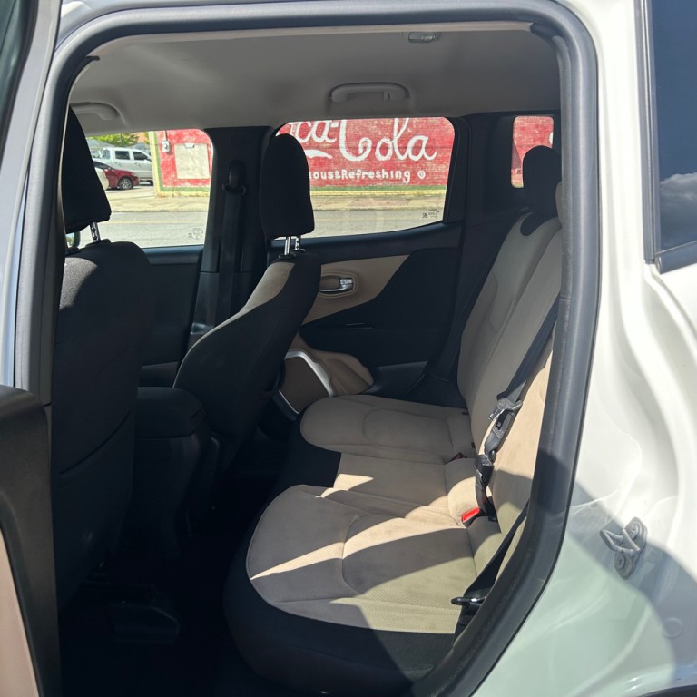 2015 Jeep Renegade Image 12